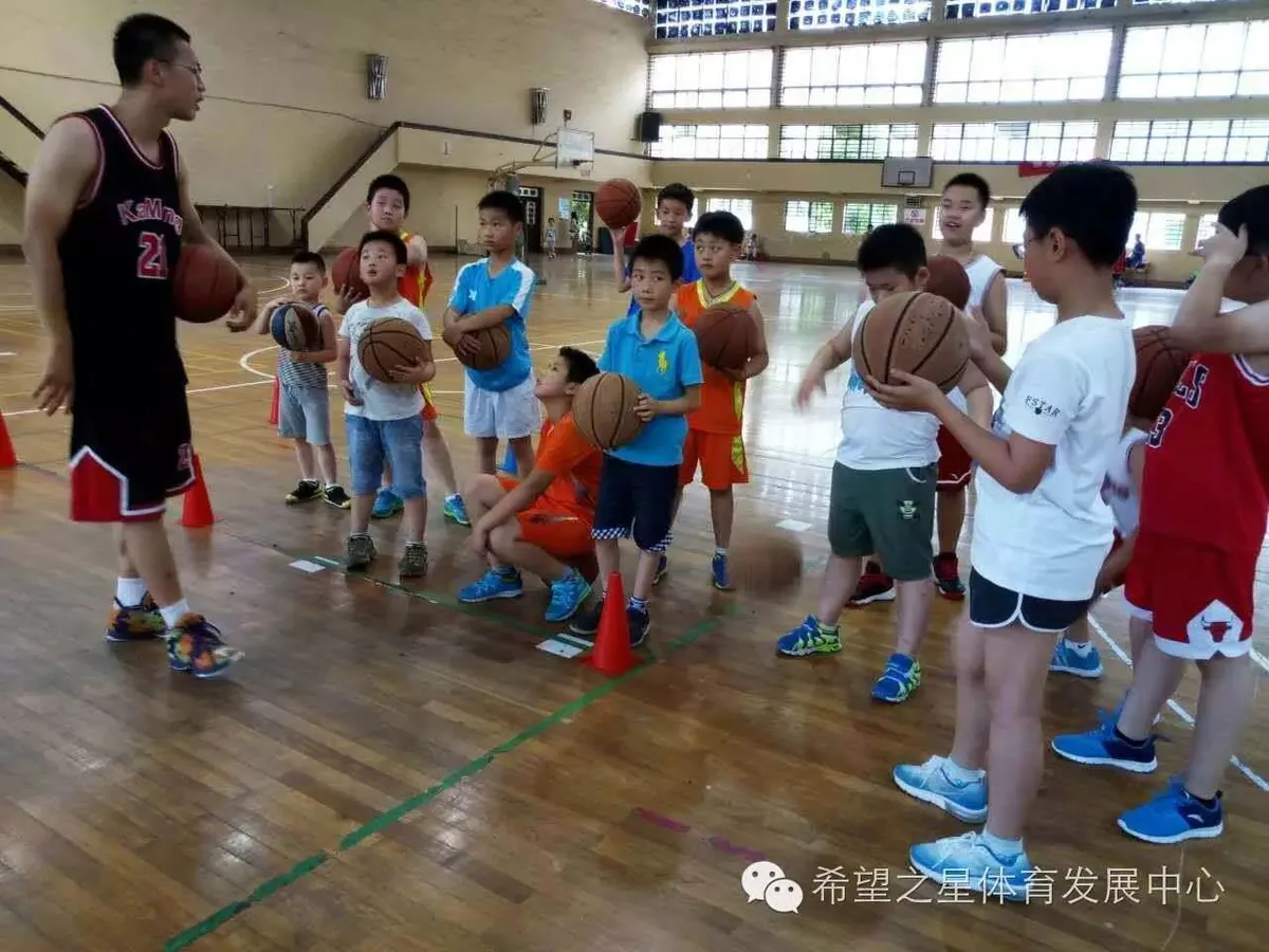 如何利用智能篮板实现个性化篮球训练_0